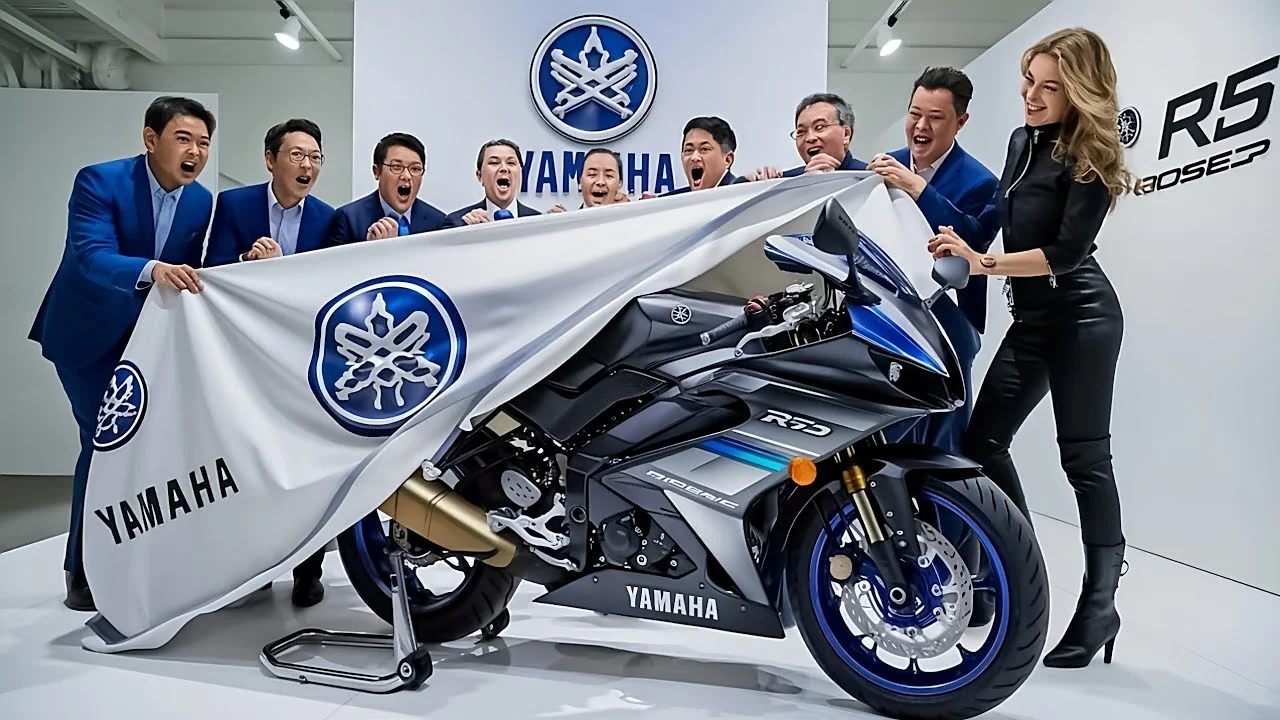 Yamaha R15 V2: Youth’s Favorite Sports Bike with 150cc Engine & 48 Kmpl Mileage